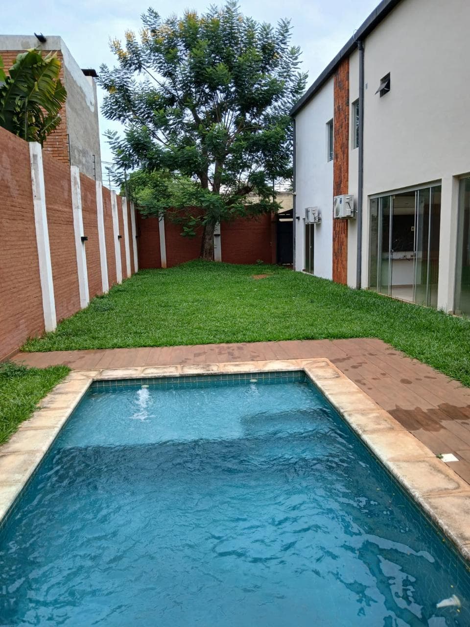 Hermosa y amplia casa en Luque - alquiler — foto 3