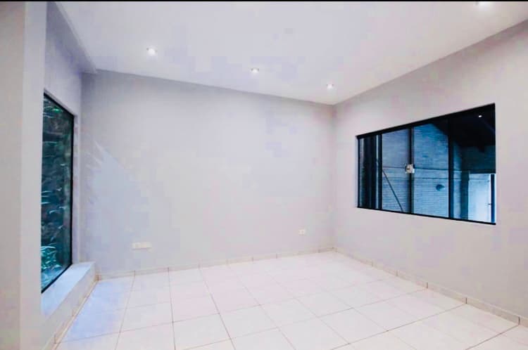 En alquíler hermosa residencia zona Villa Morra, foto 5