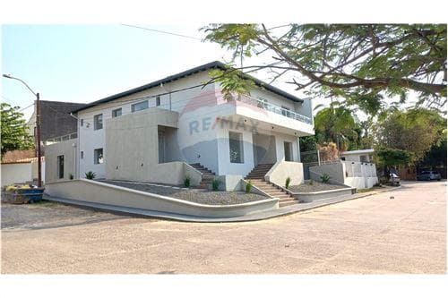 Alquilo oficina en Manorá