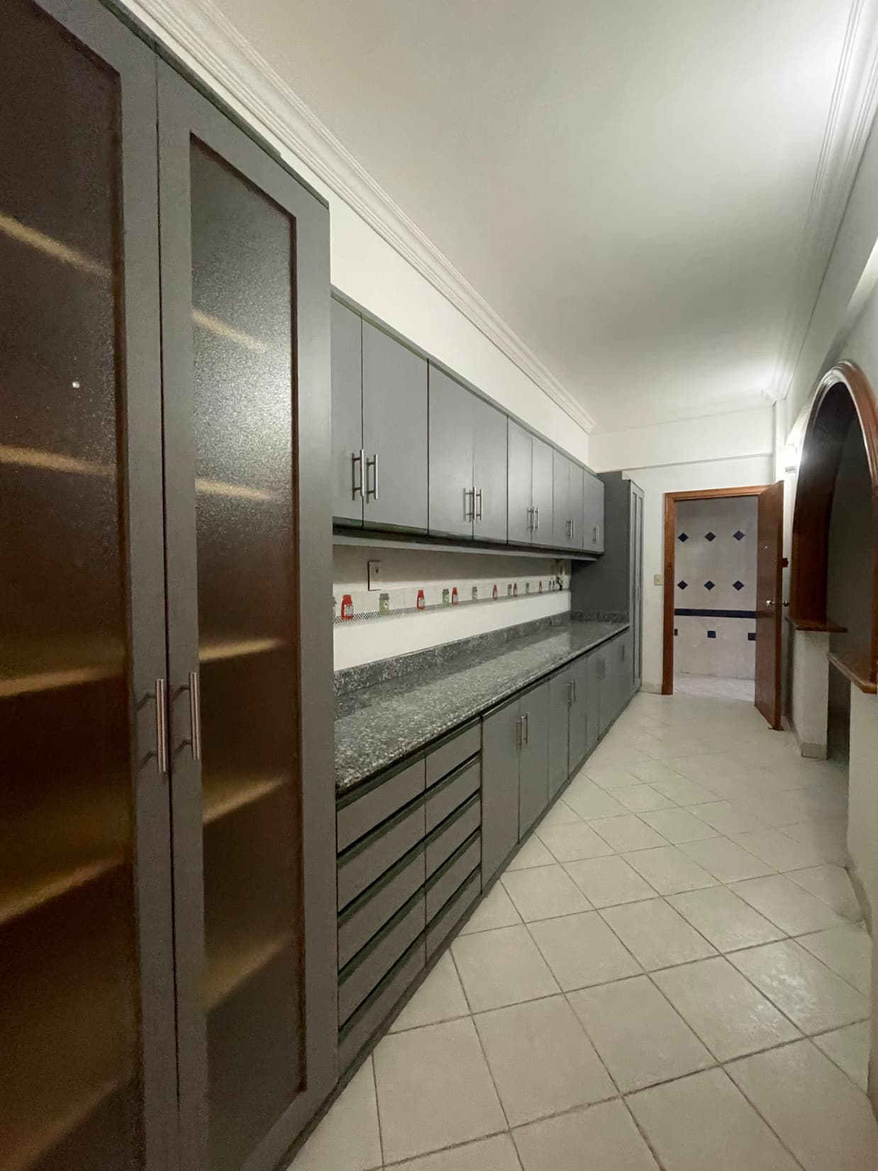 Villa Morra, en alquiler, depto de 4 dormitorios de 300 m2 con 2 cocheras, foto 4