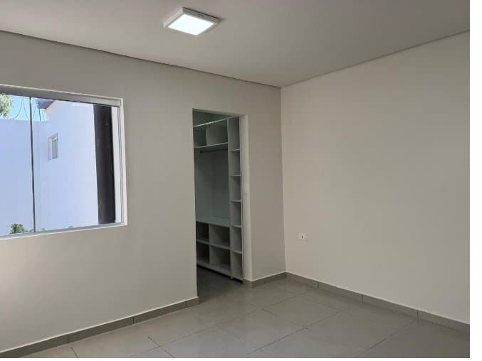 Casa moderna en barrio ycua caranday Luque, foto 2