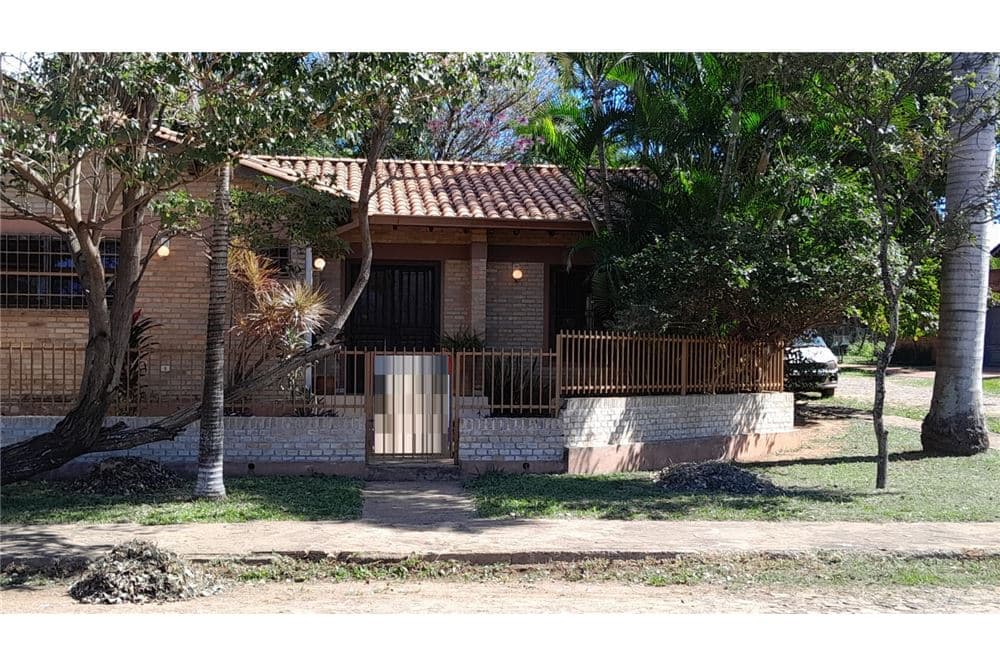 Casa - Venta - Luque, Paraguay, invierte en un nuevo hogar!
