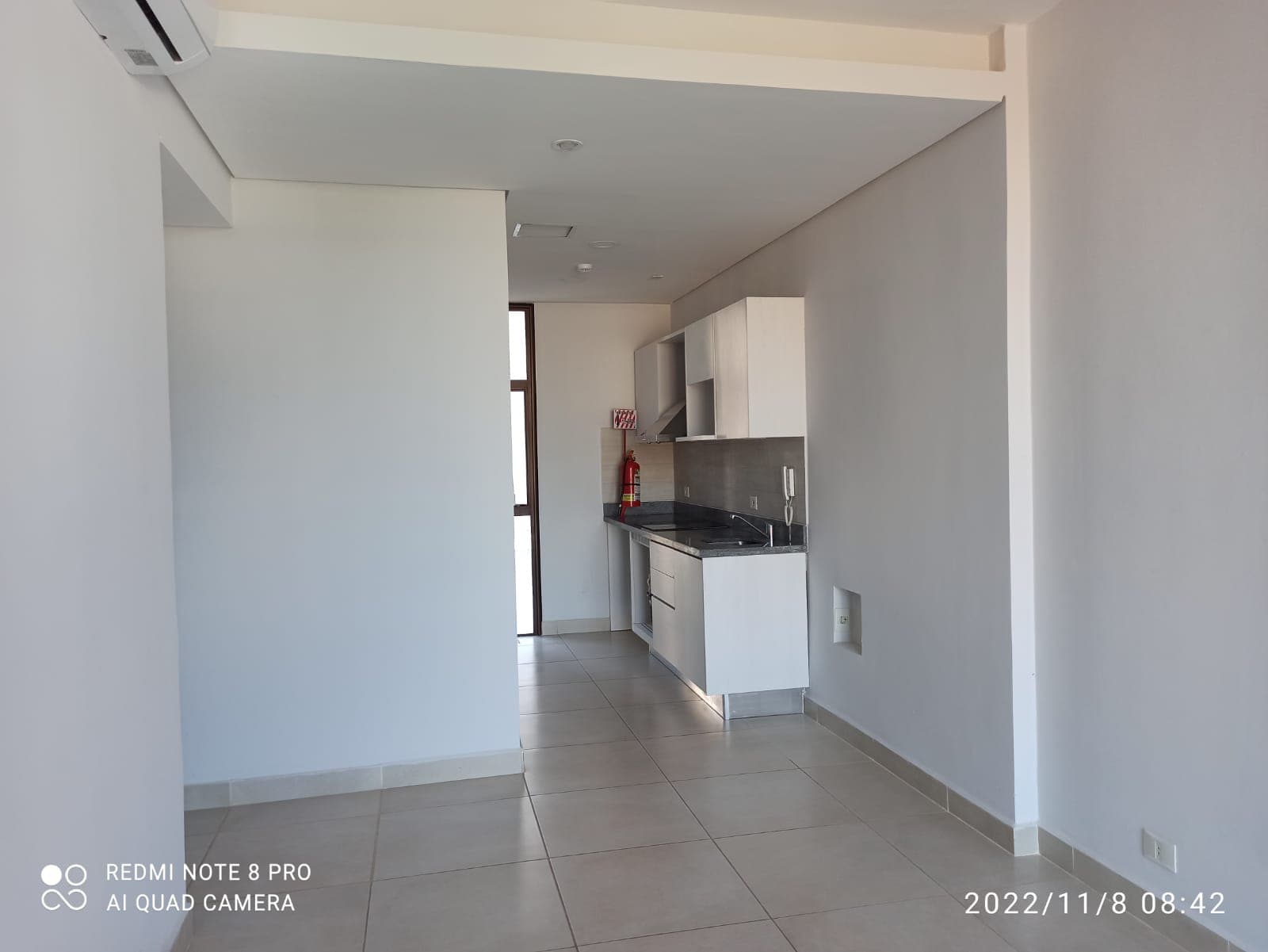 ¡Exclusivo! Alquilo Moderno Departamento de 1 Dormitorio en el Prestigioso Barrio Mburucuyá, foto 3
