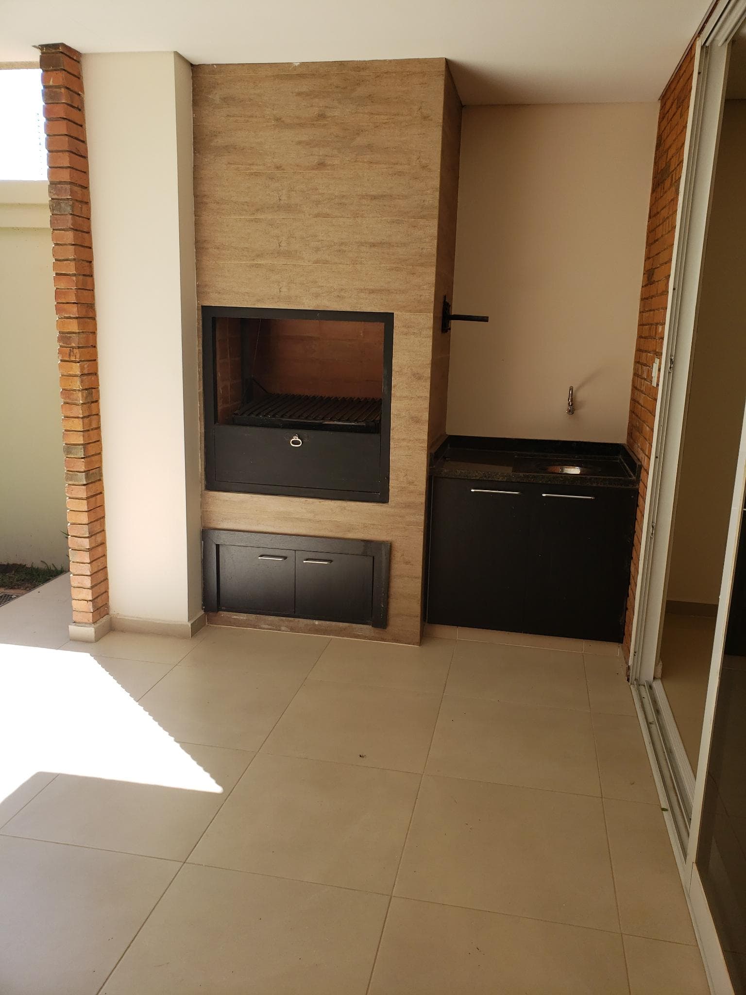 Hermoso y amplio departamento con área de servicio y patio ! — foto 3