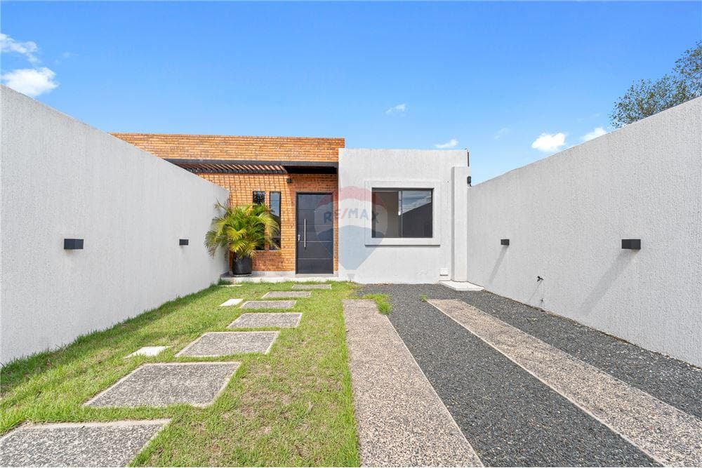 A estrenarr vendo espectacular duplex en Luquee, foto 1