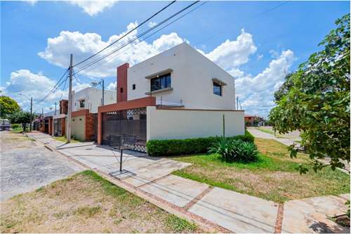 Alquilo amplio duplex en esquina, loma pyta, asu
