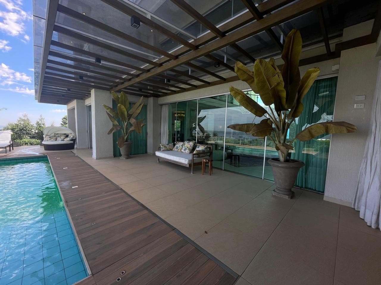 Exclusiva Residencia en San Bernardino: Lujo y Vistas Panorámicas al Lago, foto 2