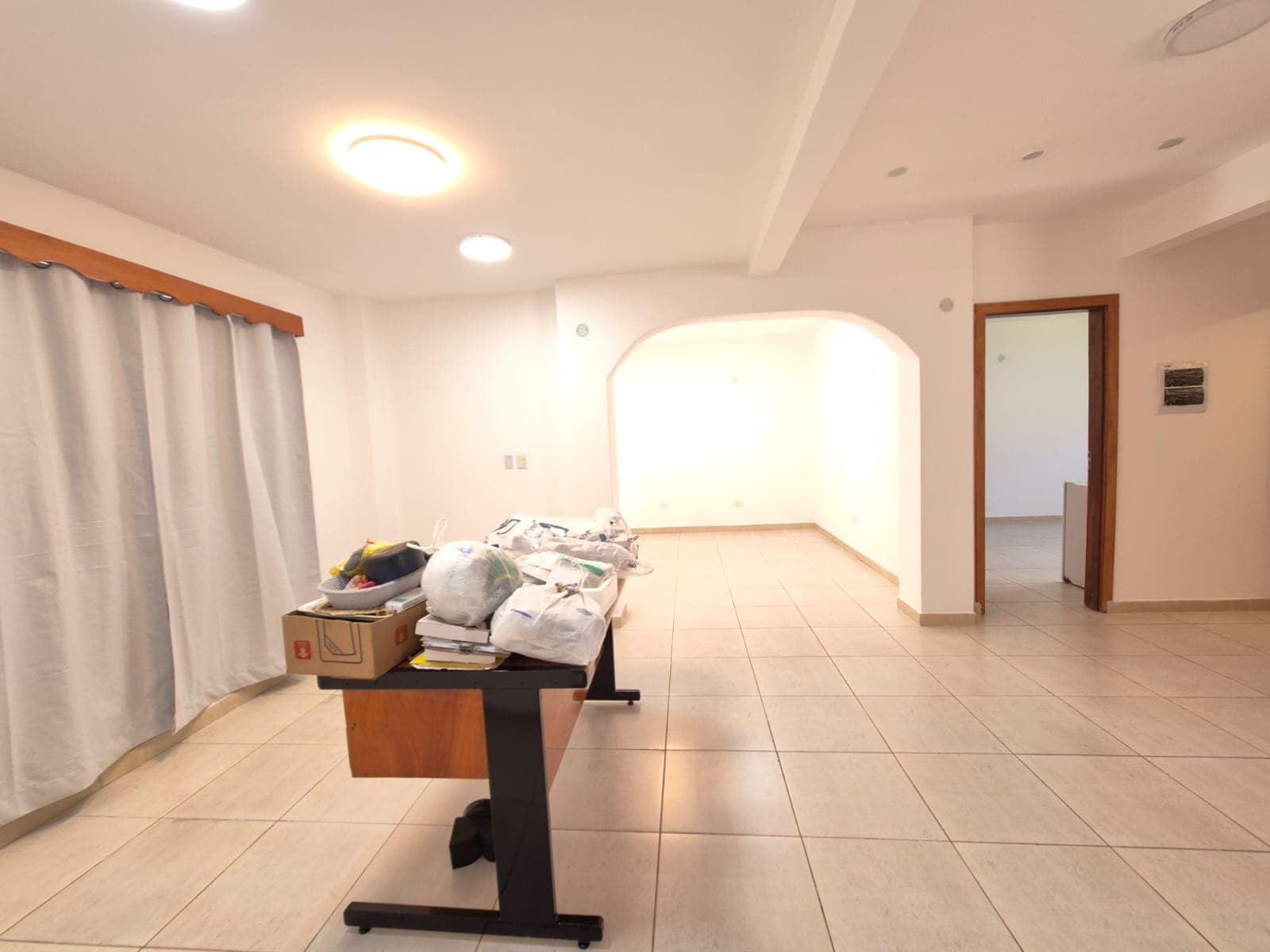 Casa con amplio patio ideal para oficinas en barrio mburucuyá — foto 5
