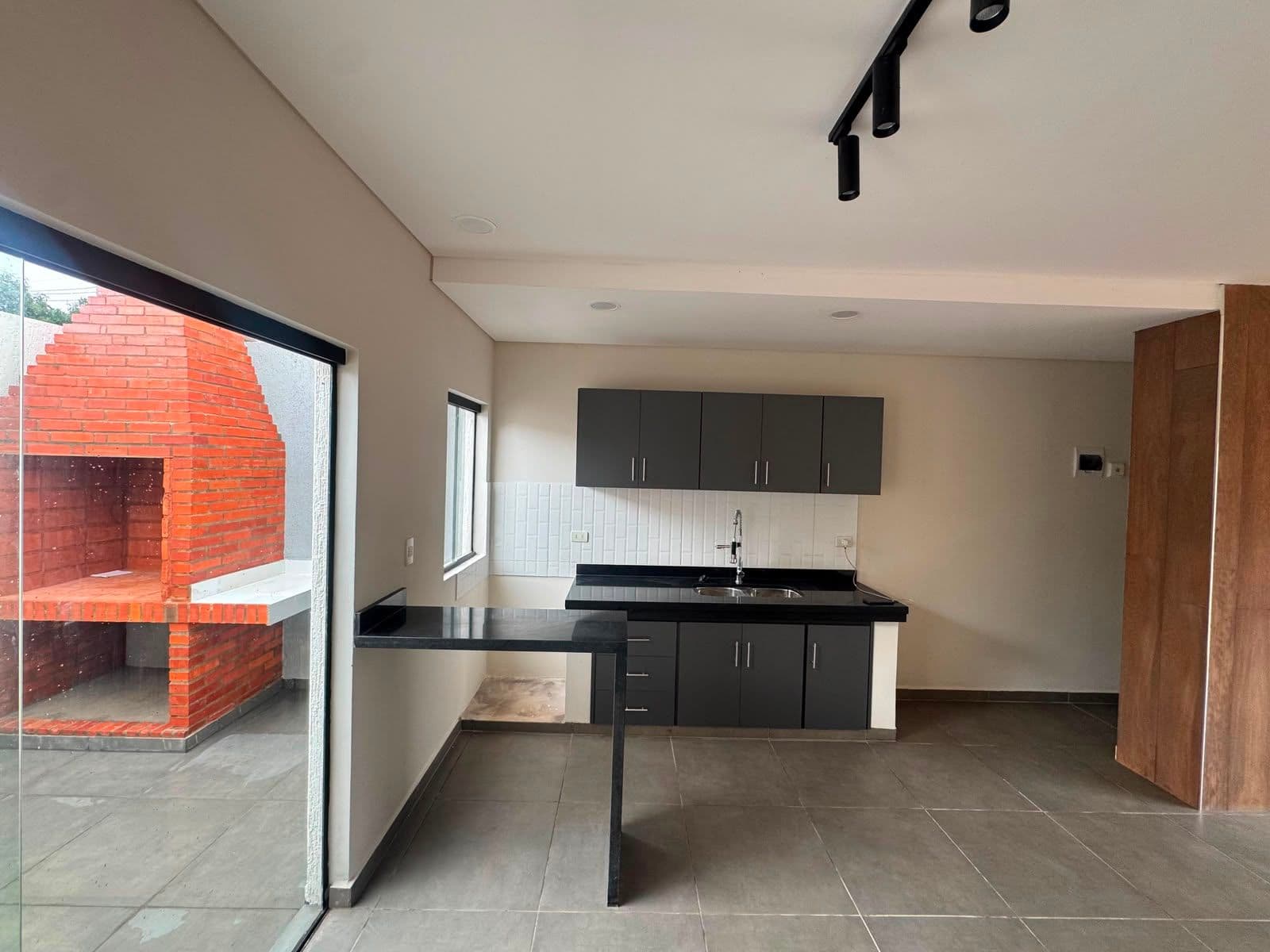 Casa En Venta Con Cochera En Segundo Barrio