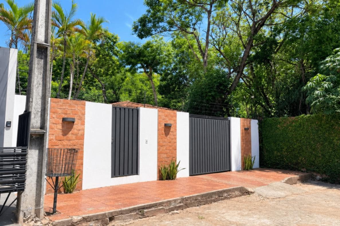 Casa en venta c/ cochera en Valle Apu\'a II, foto 1