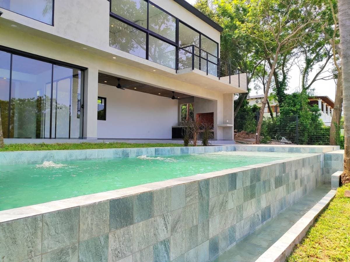 Casa moderna a estrenar en sanber con vista al lago, foto 1