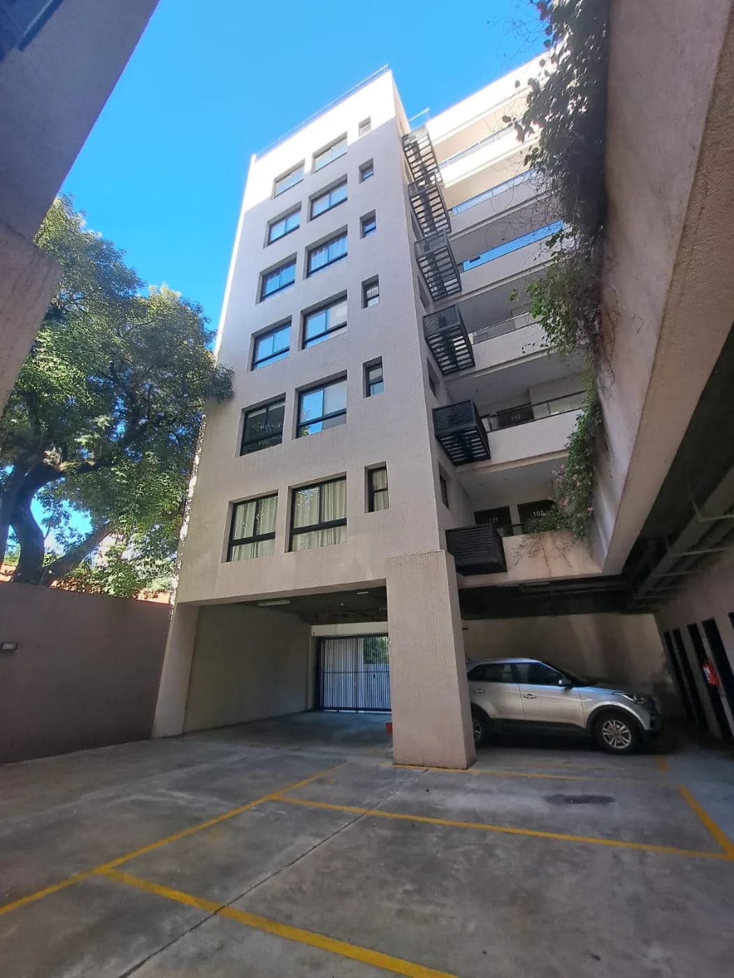 En Venta departamento en el Edificio Bosques de Villa Morra, foto 5