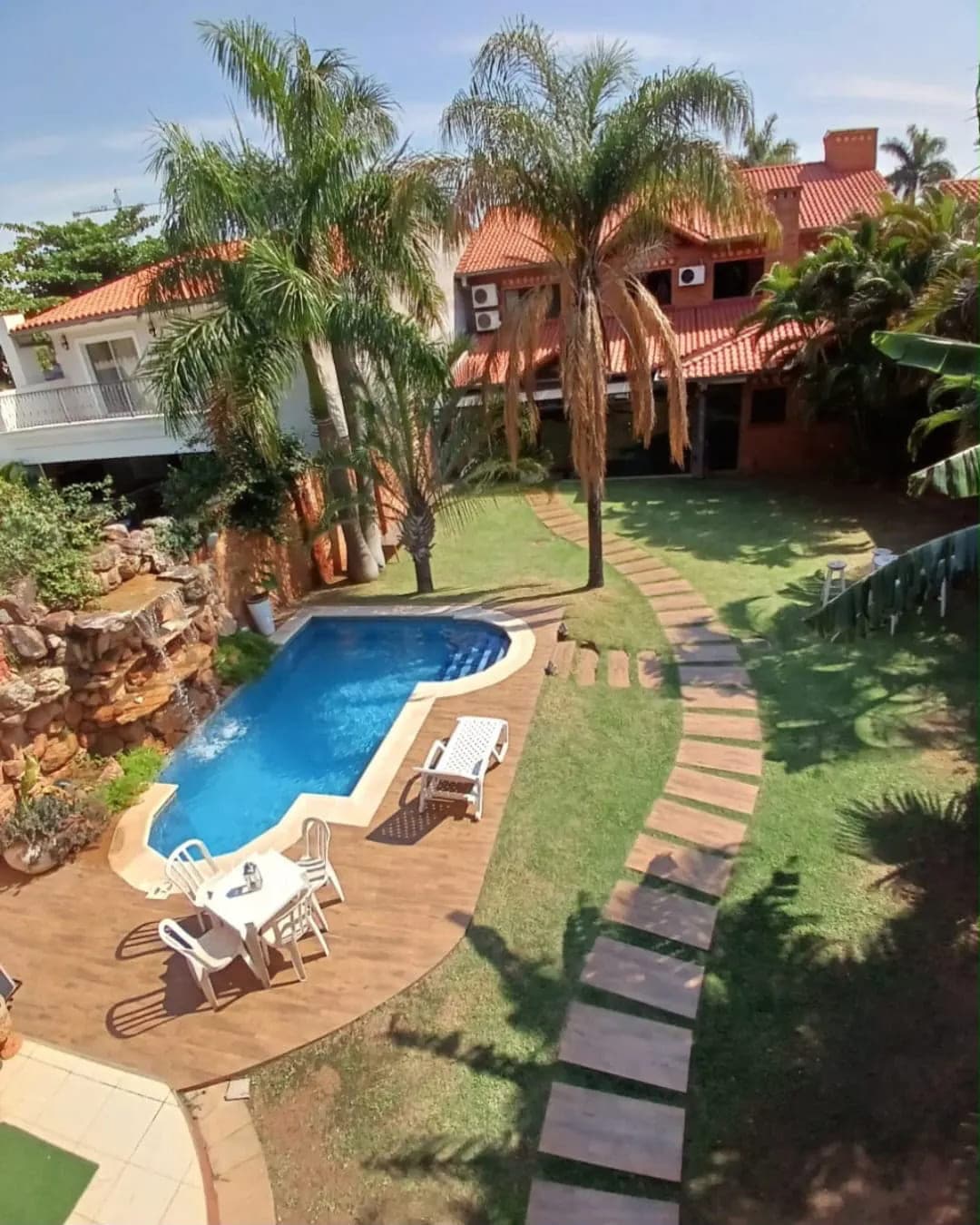 Impresionante propiedad de 700 m2 entre Stma Trinidad y Molas Lopez