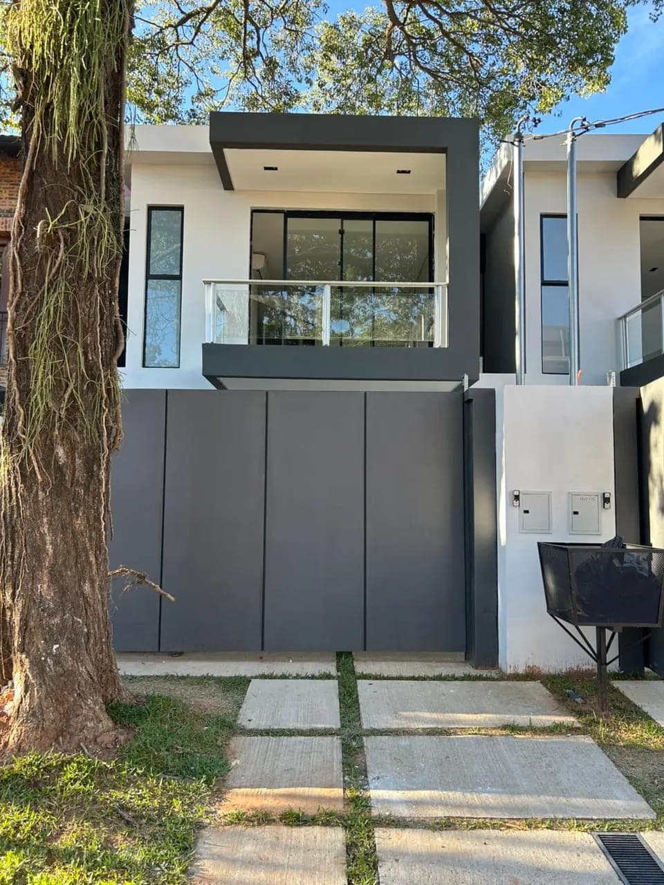 Duplex con 3 suites en Madame Lynch a 5 min de Tierra Colorada