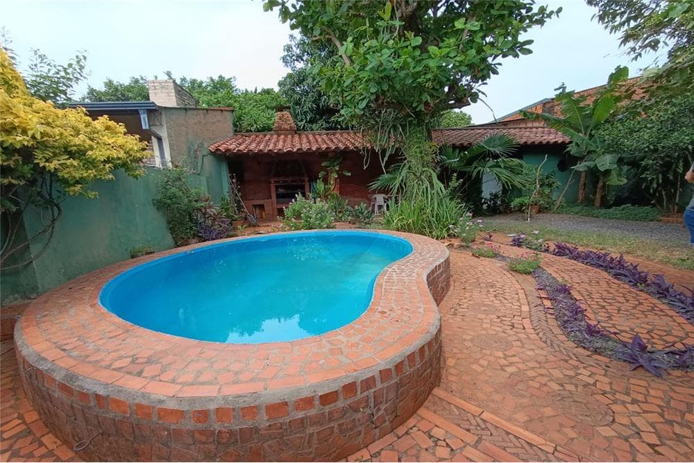 Lambaré! Residencia en amplio terreno con piscina, foto 3