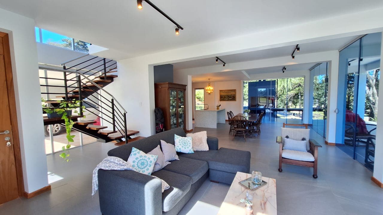 San Bernardino en venta amplia residencia en barrio cerrado, foto 2