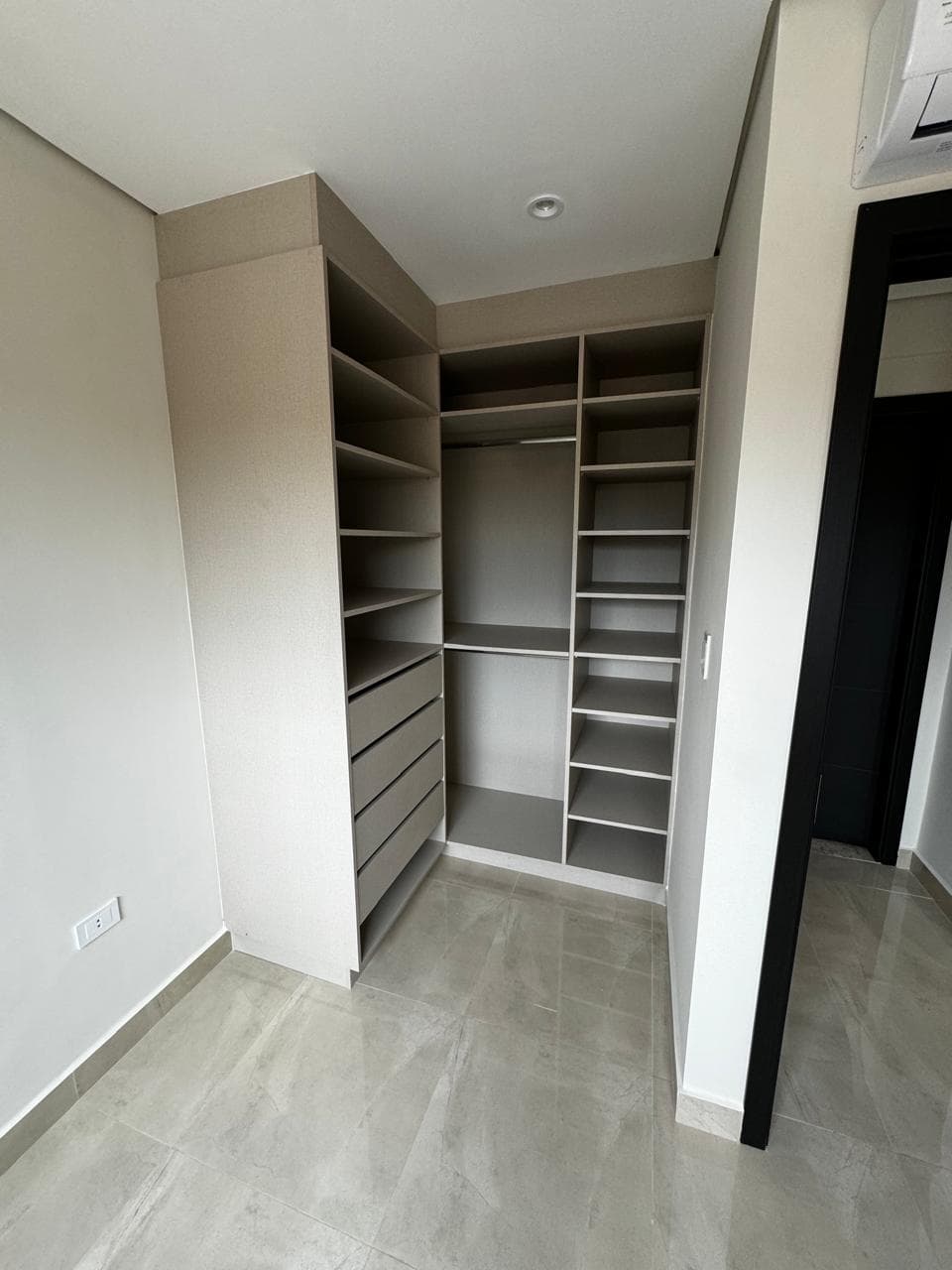 Alquilo depto de 1 dorm. Edificio burband