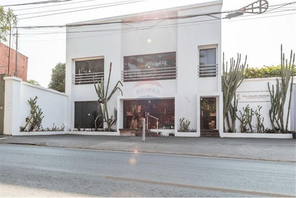 Propiedad para uso comercial y residencial — foto 1