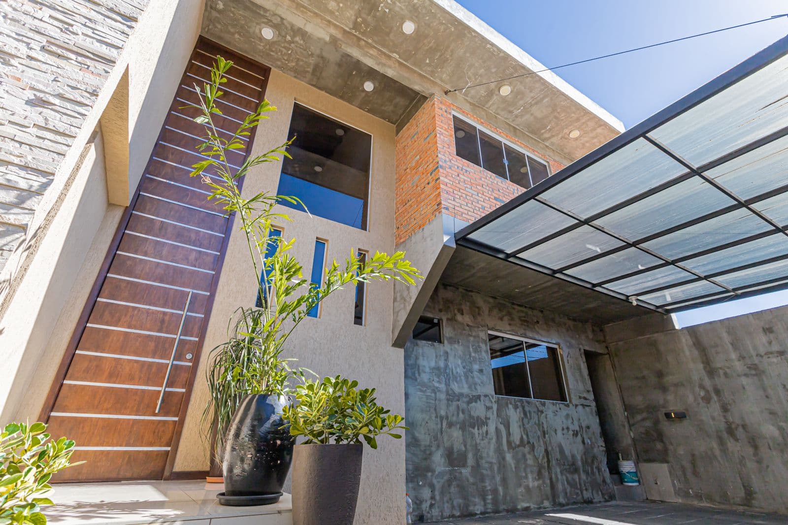 Hermosa casa en barrio mburucuya, foto 2