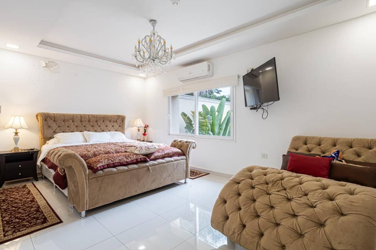 En venta – Amplia residencia en Lambaré A solo 10 minutos del Colegio SEK, foto 2