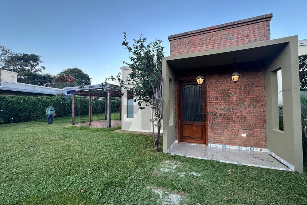 Casa en alquiler - lambare