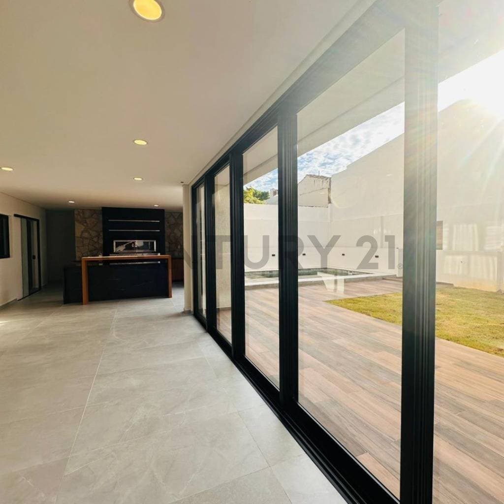 Residencia a estrenar de 3 niveles | barrio mburucuya, foto 3
