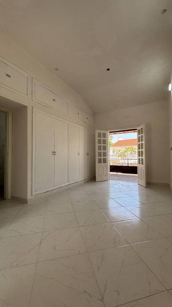 Amplia casa de 2 pisos – zona parque de la salud, foto 3