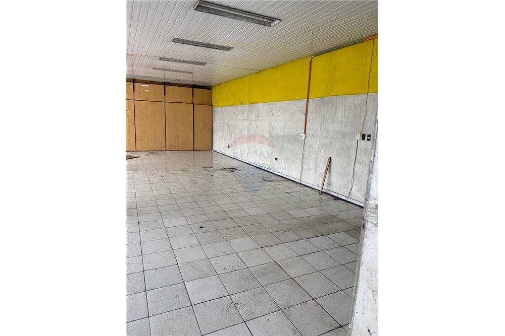 Amplio local comercial en el centro de San Lorenzo — foto 3