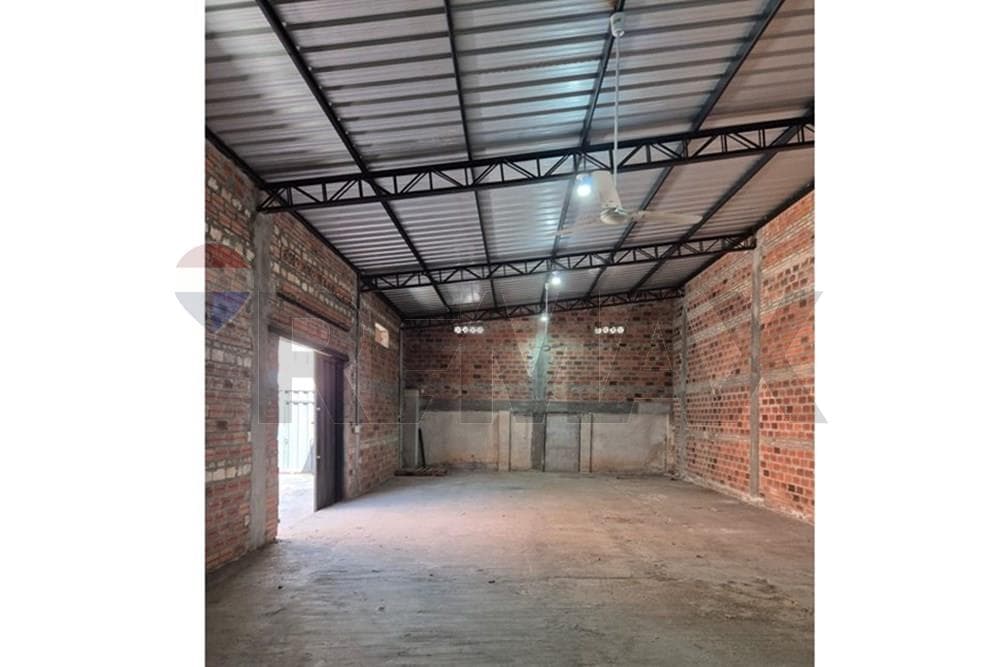 Depósitos en Zona Mercado 4 - Entrada para Camiones y Techos Nuevos, foto 5