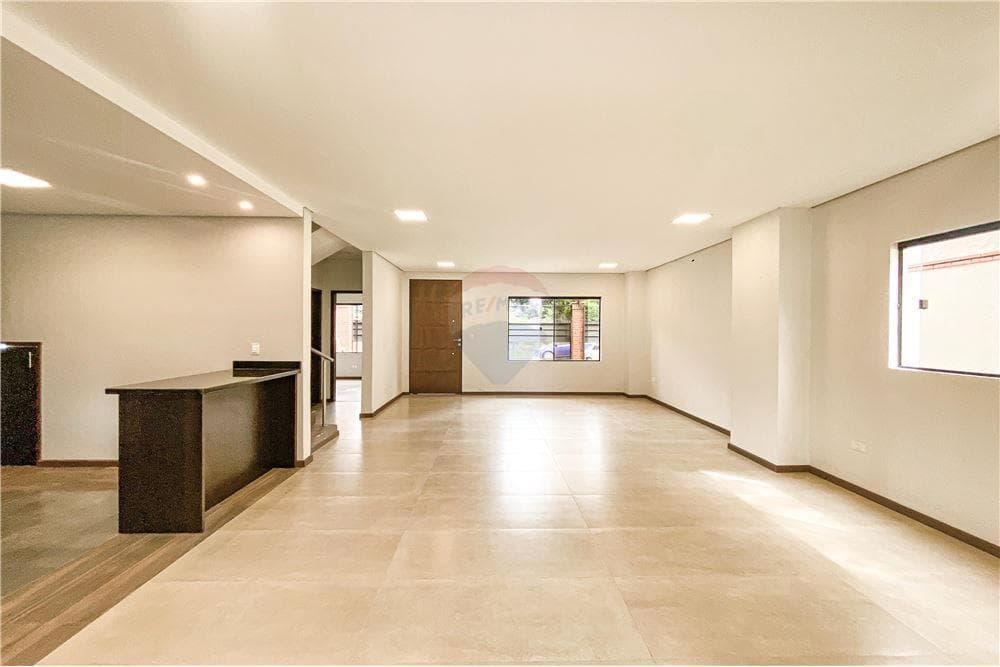 En venta amplia casa con piscina en Villa Elisa, foto 4