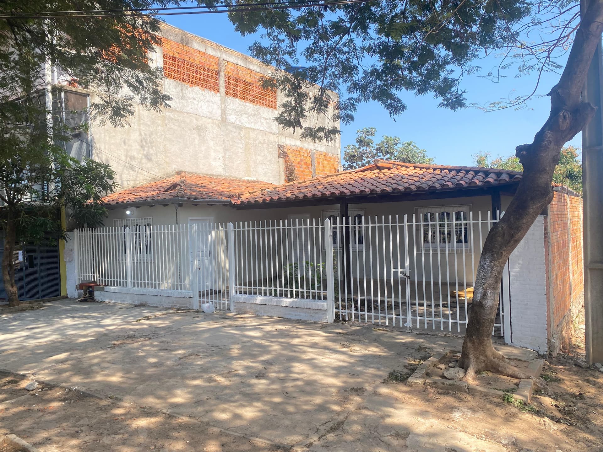 Casa a precio de terreno en Mariano Roque Alonso en oferta, foto 2