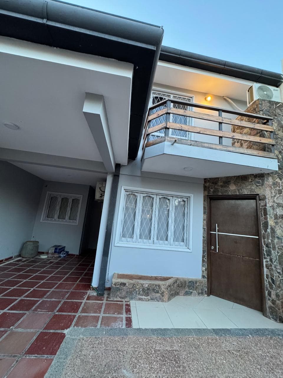 Villa Morra, en alquiler duplex de 4 dormitorios