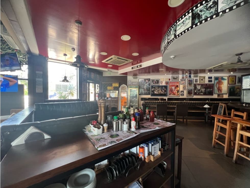 Local comercial gastronómico o para el rubro de belleza 297m2, foto 3
