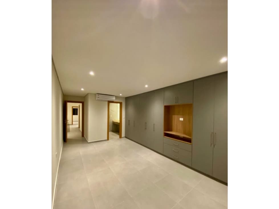 Dúplex con piscina, pequeño jardín y amplio dormitorio en suite — foto 4