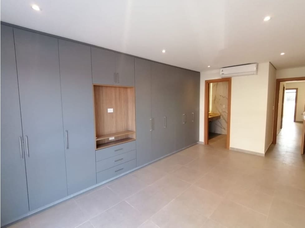 Dúplex con piscina, pequeño jardín y amplio dormitorio en suite — foto 5