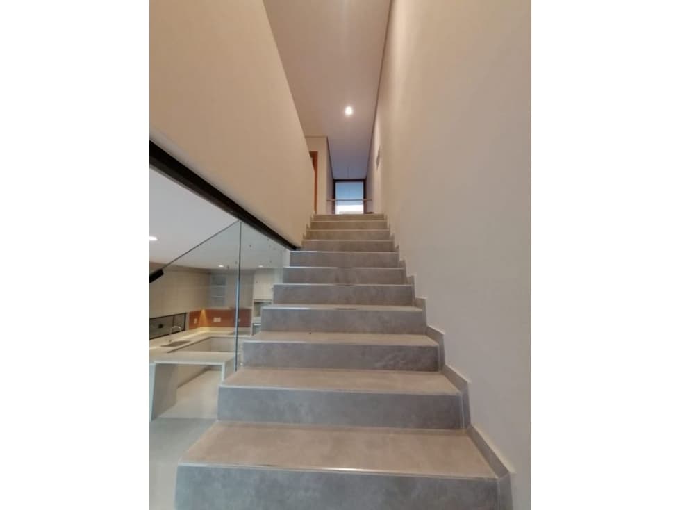 Dúplex con piscina, pequeño jardín y amplio dormitorio en suite — foto 3