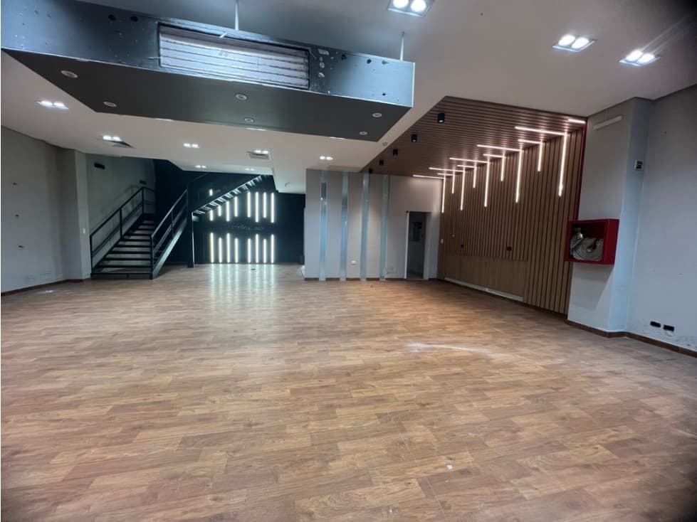 Local comercial para showroom sobre Avda España - 680m2 construido, foto 3