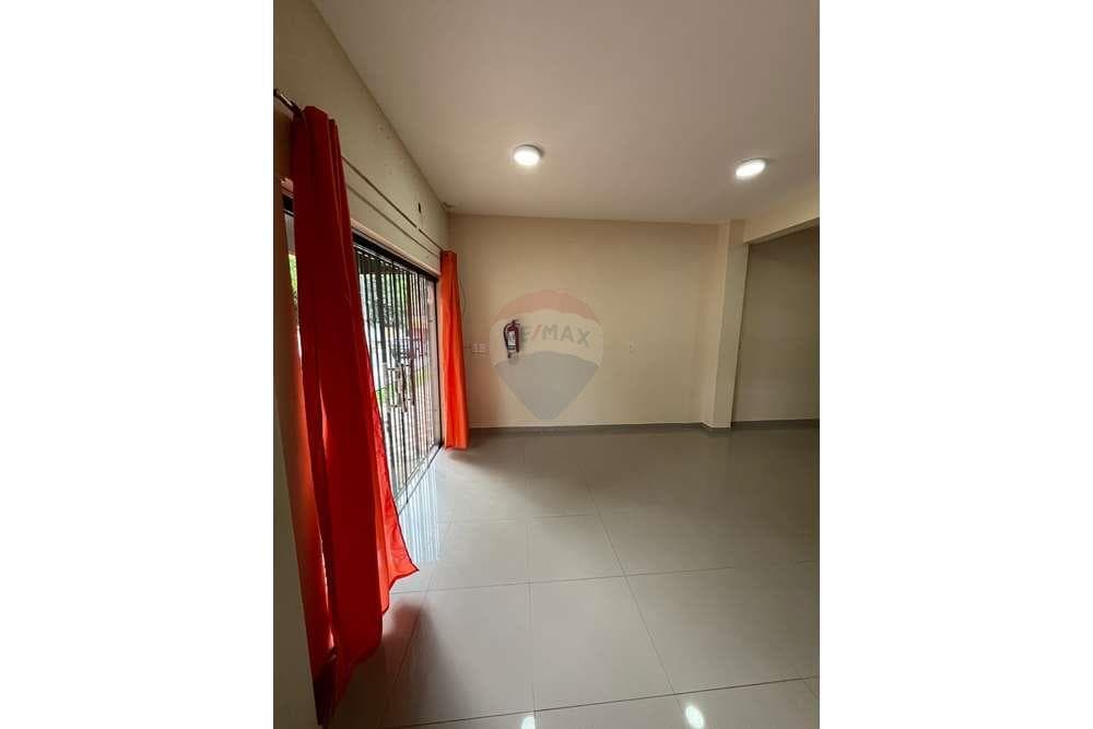 Alquilo salon comercial en lambare s/asfalto