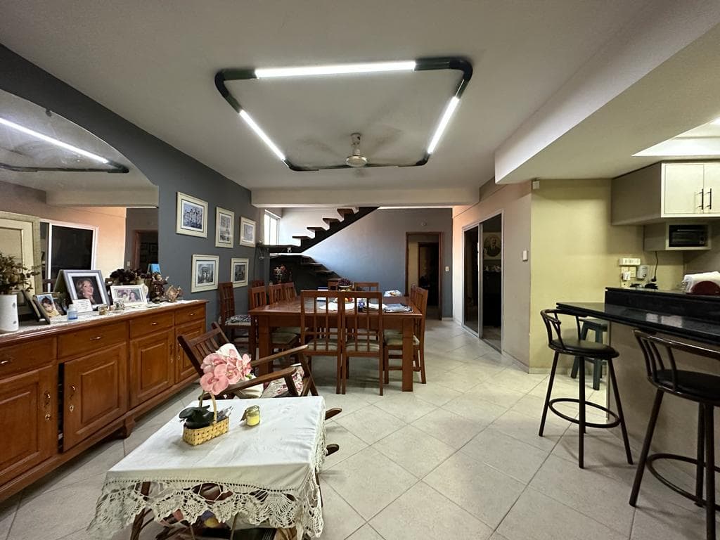 Te presentamos esta hermosa casa en esquina !⚡ — foto 1