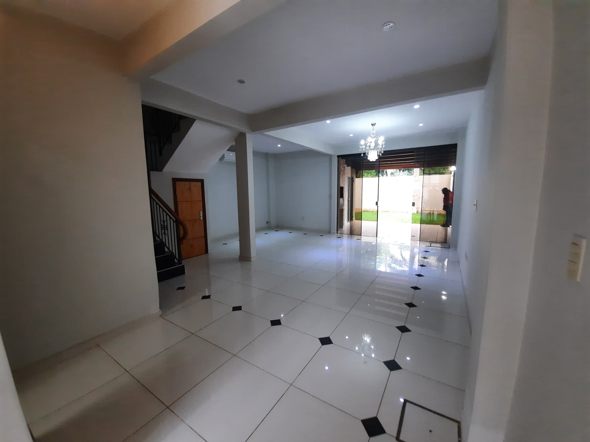 Hermoso duplex en venta, zona canal 13, lambare — foto 2
