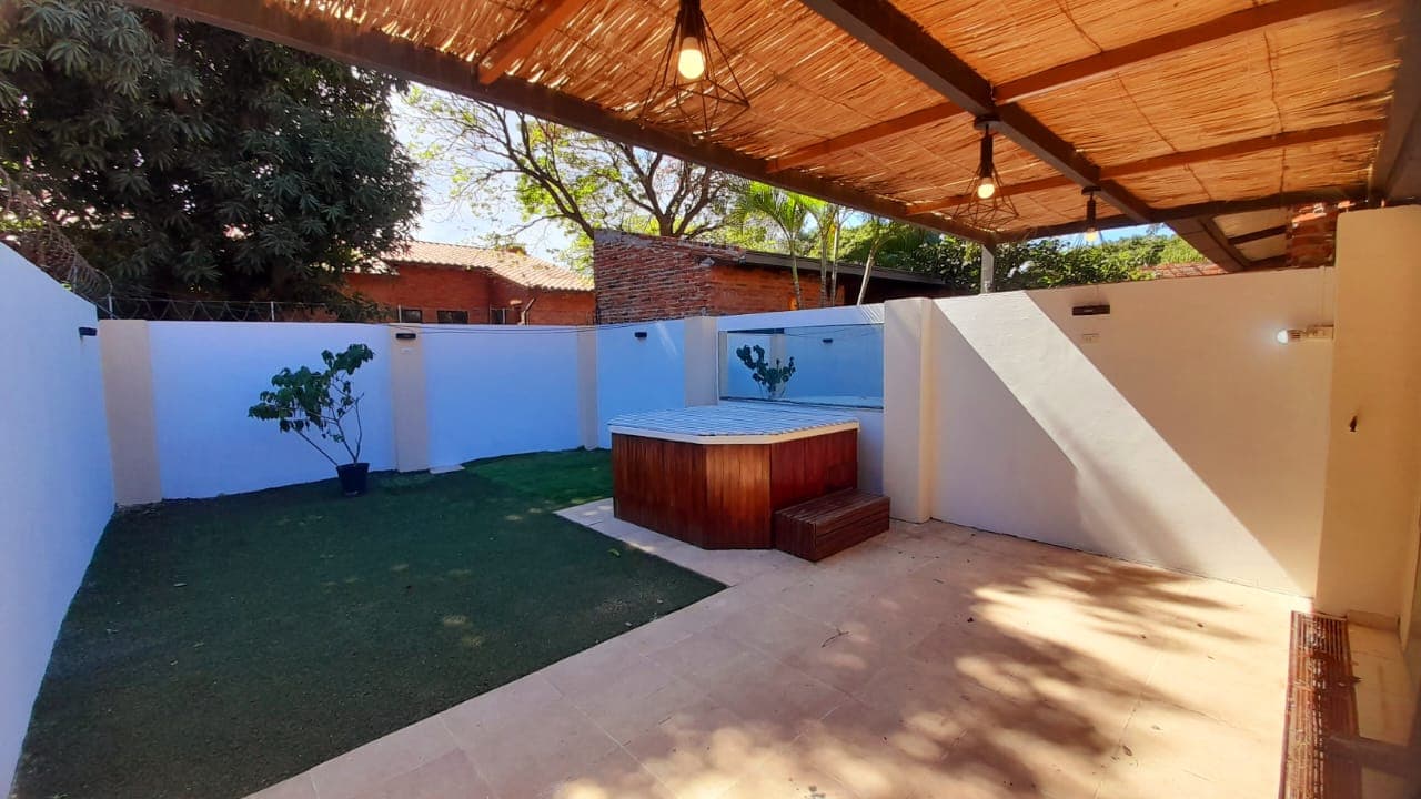 Alquilo duplex en lambare barrio cerro cora