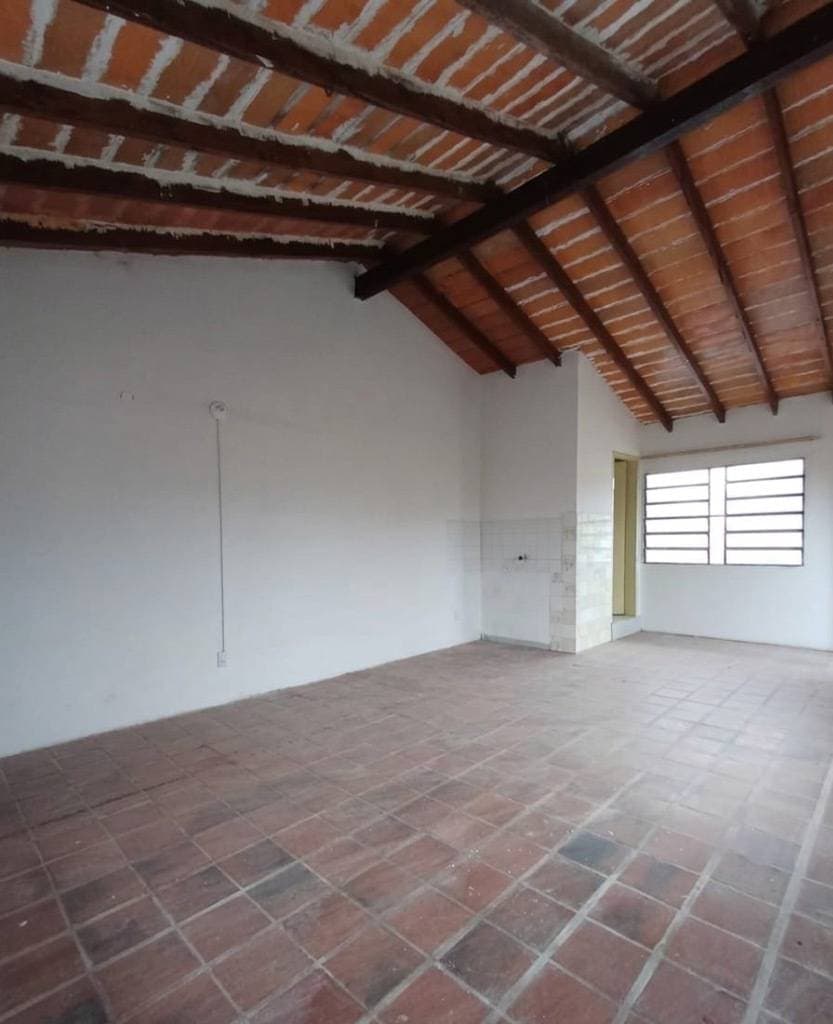 Casa con salon comercial en barrio kennedy lambare — foto 2
