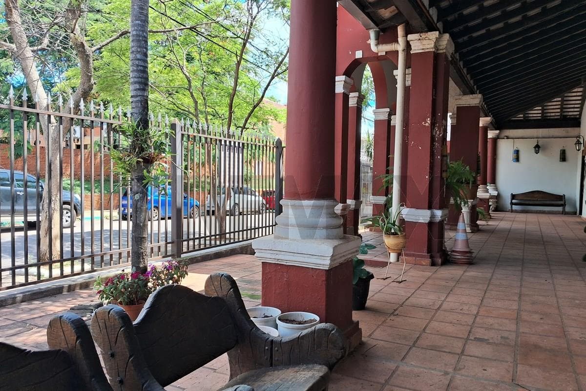 Hermosa casa en caacupe a pasos de la iglesia — foto 2