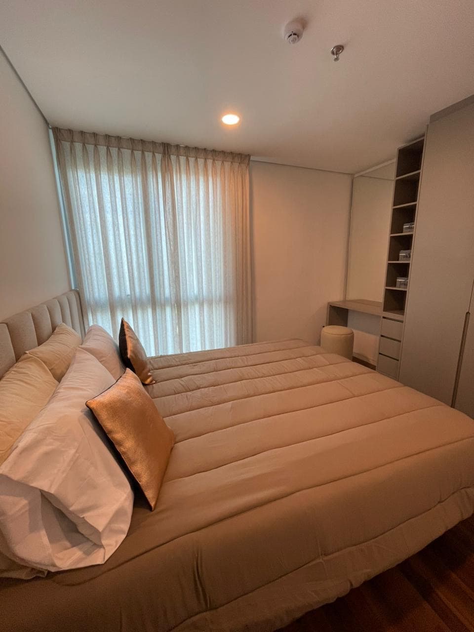 A metros del shopping del sol, en venta departamento de 1 dorm. Amoblado — foto 2