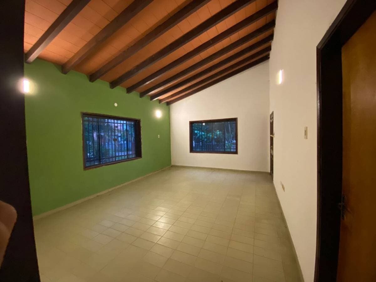 Se alquila residencia en barrio Jara, foto 2