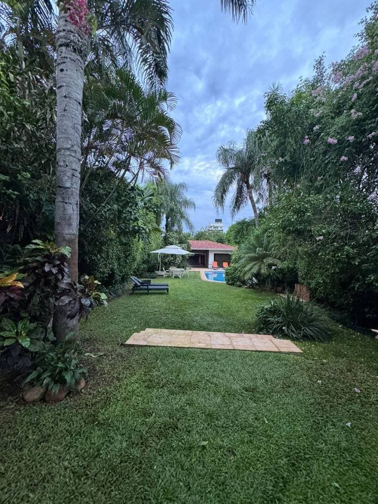 Hermosa residencia en el barrio mburucuya — foto 3