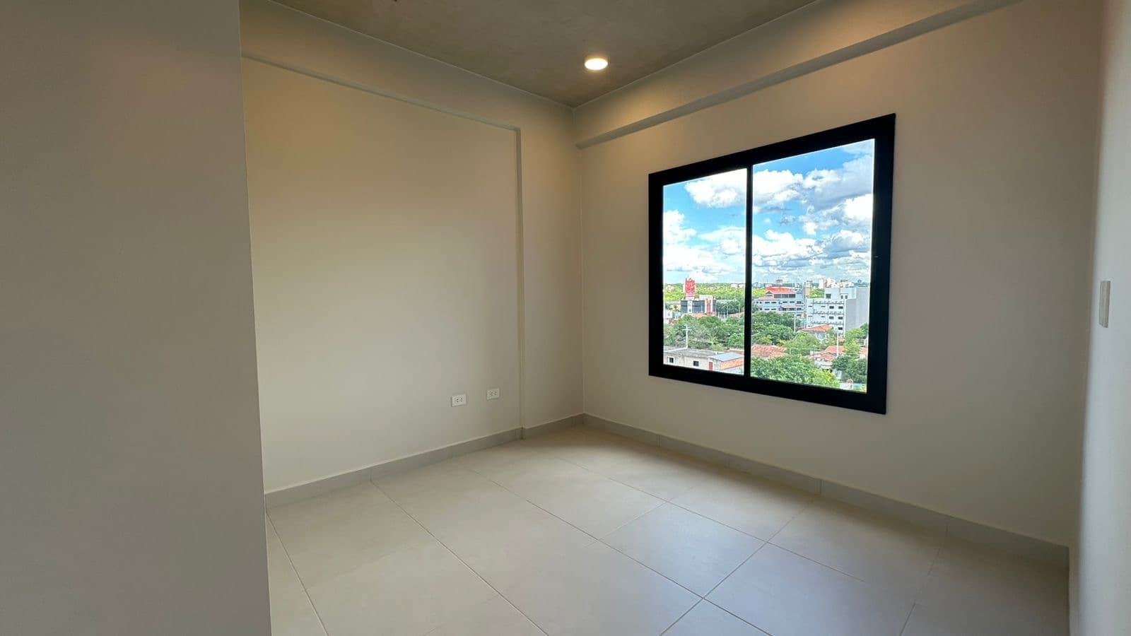 amplio departamento de 3 habitaciones a pasos del eje corporativo, foto 3