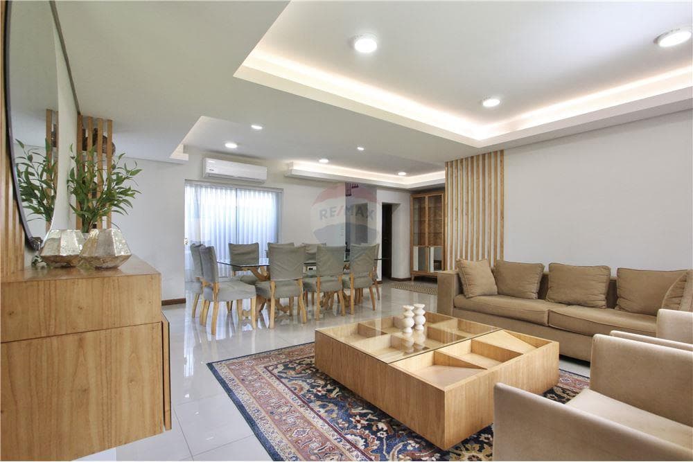 Vendo hermosa casa de dos plantas en Ytay, Grupo Habitacional