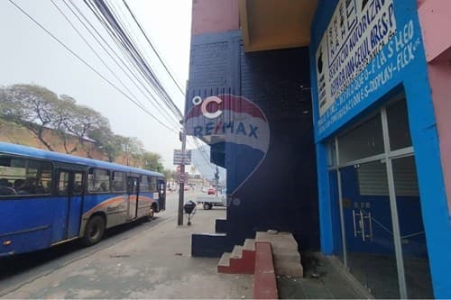 salón comercial sobre Av. Ebio Ayala, foto 5