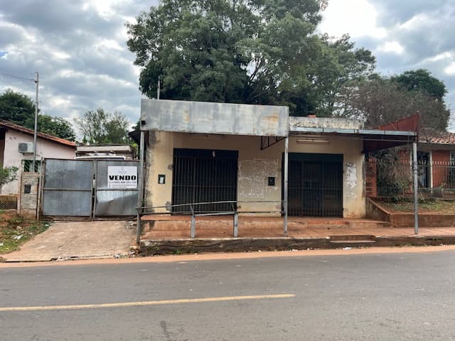 Capiata en Venta Lote con dos Salones Comerciales y un Tinglado